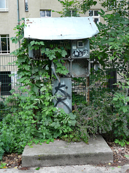 Schaltkasten ehemalige Grenzanlage Pankow Juni 2009 © Konrad Weiß